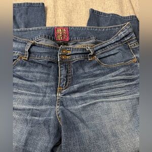 Torrid Blue Denim Cropped Jeans low rise distressed size 16 GUC 5 pockets